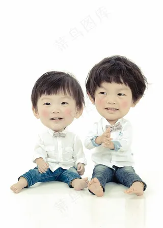 可爱双胞胎高清摄影图片