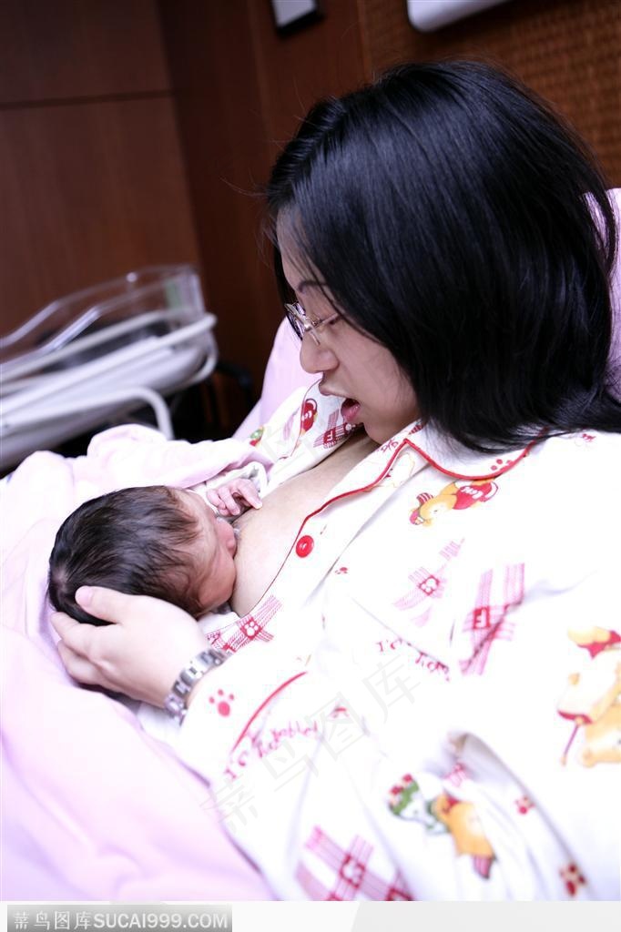 妇产小儿医疗-哺乳婴儿的母亲