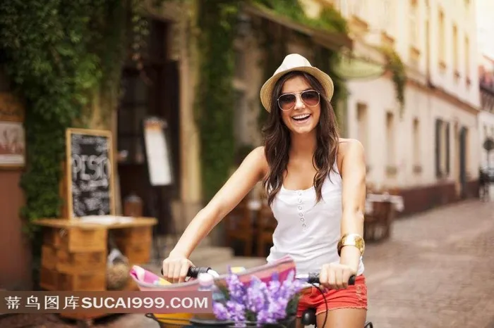 骑脚踏车的美女图片