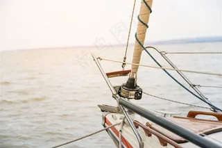 在海上行驶的轮船素材高清图片