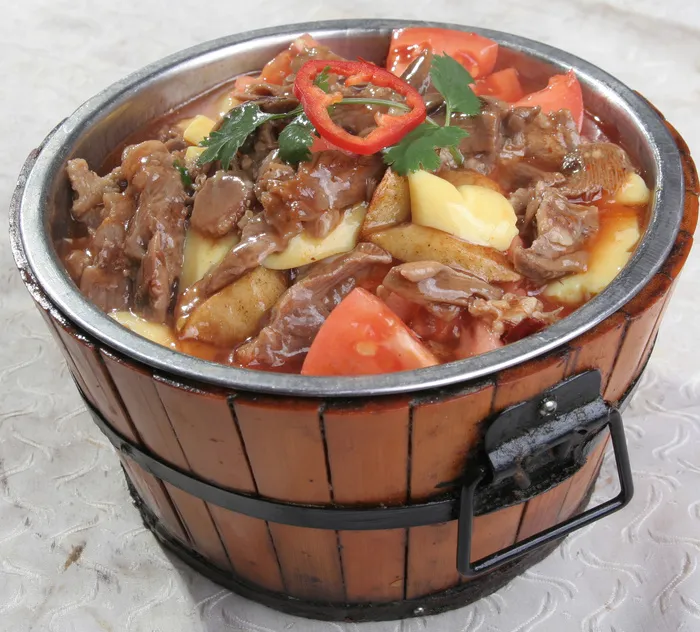 010 米豆腐炖牛肉-乡村小镇