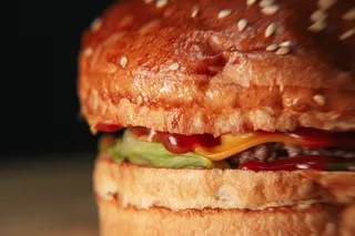 黄色美味汉堡摄影素材