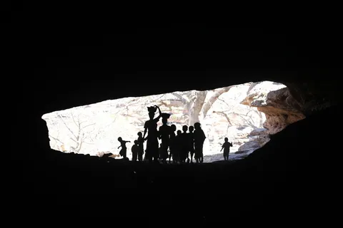 岩洞旅行设计 岩洞旅行设计