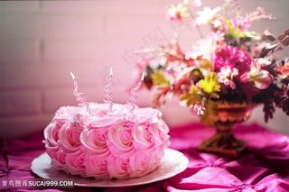 粉红色玫瑰生日蛋糕图片