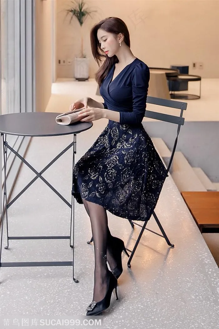 坐在椅子边的韩国美女美女模特朴秀妍图片