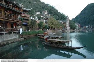 湖南·凤凰古城-沱江上的船只