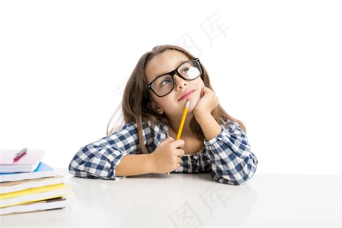 正在思考的女孩