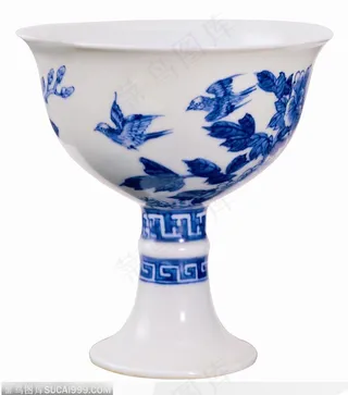 中华传统瓷器-燕子花纹的酒杯