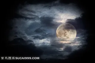 藏在层层乌云后的月亮高清图片