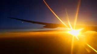 天空的机翼图片