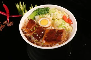 胡椒鸡排(2)餐饮快餐盖浇饭产品成品高清大图黑底圆盘