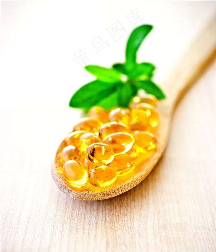 一勺黄色的鱼肝油