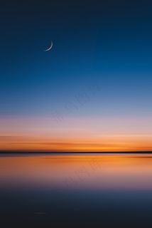 夜幕下的湖泊图片