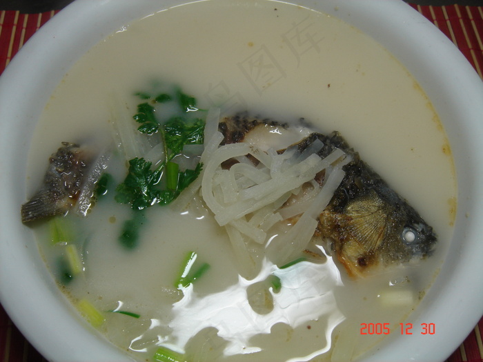粤菜1327鲫鱼萝卜汤