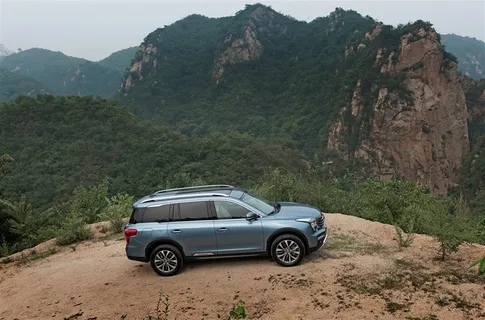 山林里的广汽传祺GS8