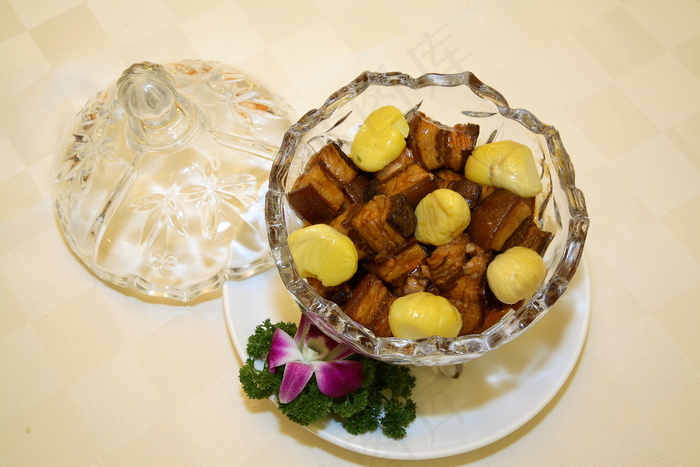  板栗红烧肉　３６元／例