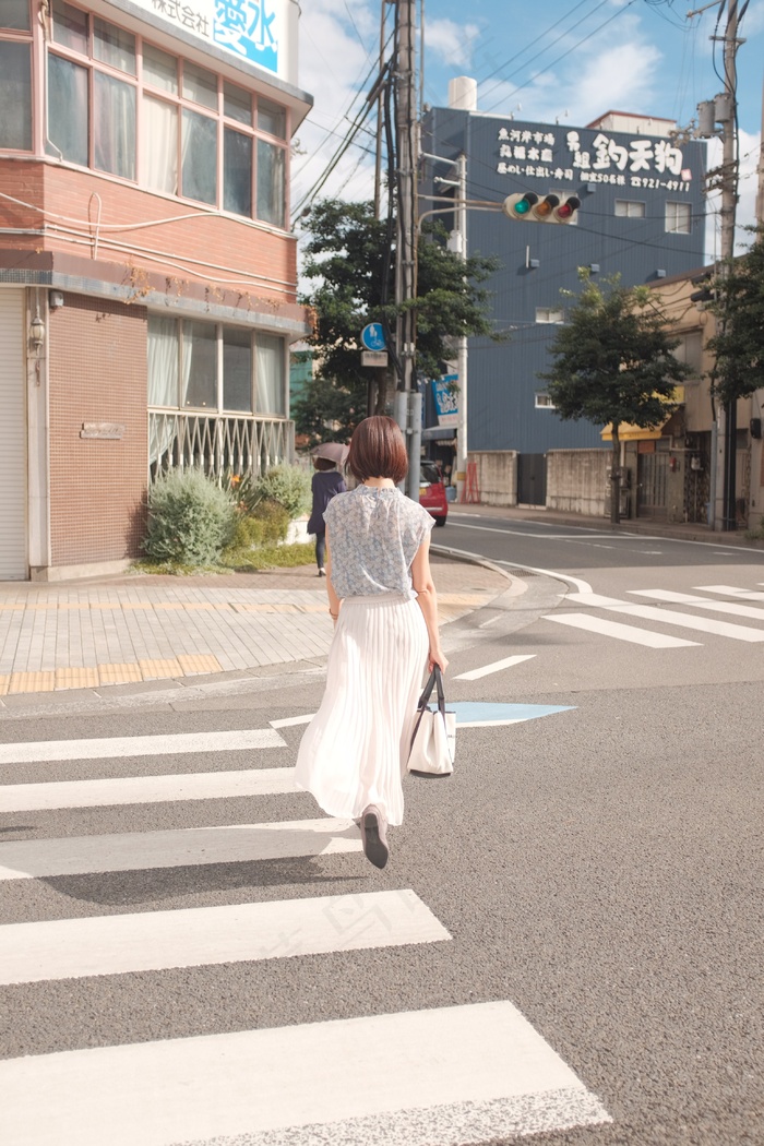 街拍亚洲美女背影图片