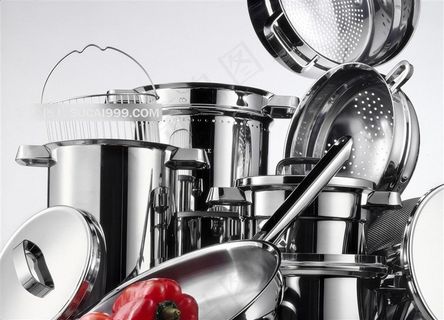 对方在一起的厨房里的生活用品