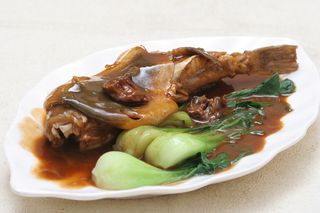 长江龙鱼红烧、奶汤整条280元半条140