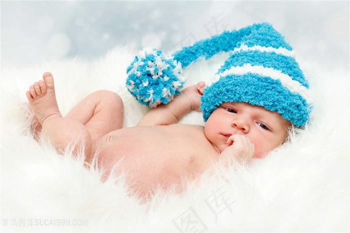 戴蓝色帽子的宝宝图片