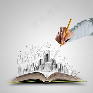 拿着黄色铅笔在书本中绘画的人高清图片