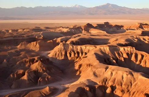 西北荒漠山风景背景