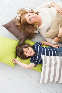 抱枕与孩子和妈妈 抱枕与孩子和妈妈