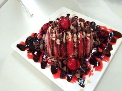 樱桃巧克力蛋糕图片