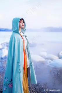 古装蓝色斗篷美女摄影写真图片