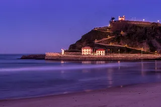 西班牙码头夜景图片