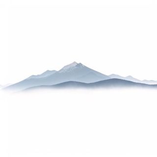 远处的山峰云雾