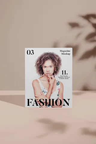 时尚杂志封面样机效果Magazine Cover PSD Mockup