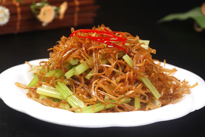 杏鲍菇拌土芹