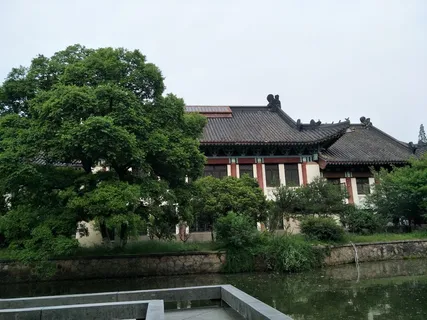 春色满园关不住