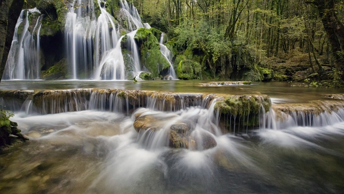 高清山林河流溪水