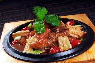 砂锅石锅美食煲类特色菜怀腐竹乳牛煲