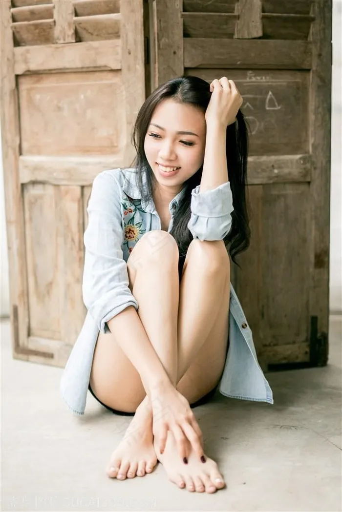 美腿光脚美女