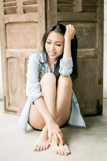 美腿光脚美女