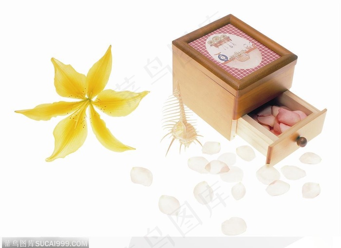 花饰小品-小木盒与黄色百合花