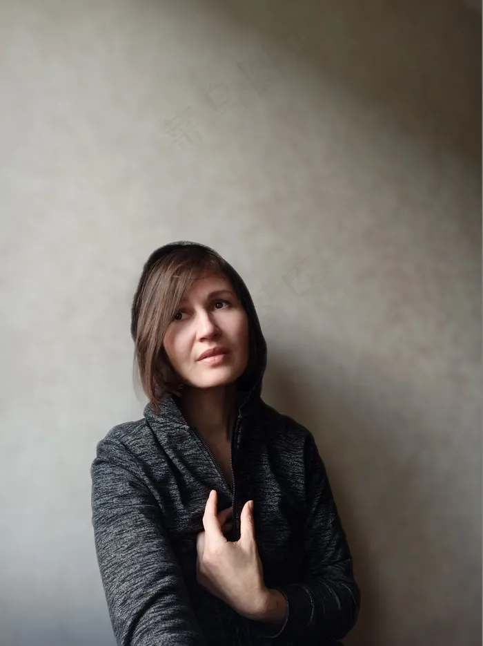 欧美美女若有所思图片