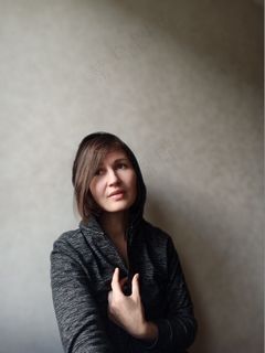 欧美美女若有所思图片