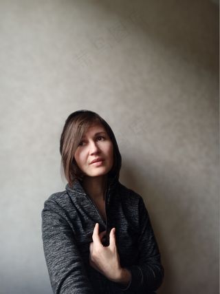 欧美美女若有所思图片