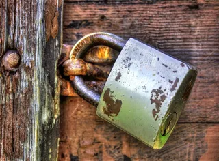 门上的一把大锁