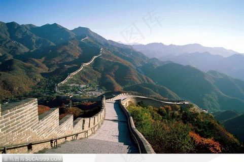 崇山峻岭上蜿蜒的长城与树木 崇山峻岭上蜿蜒的长城与树木