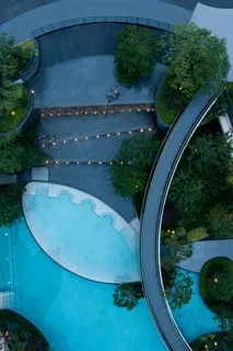 夏季游泳池背景