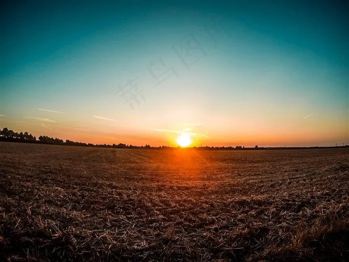 傍晚的夕阳图片