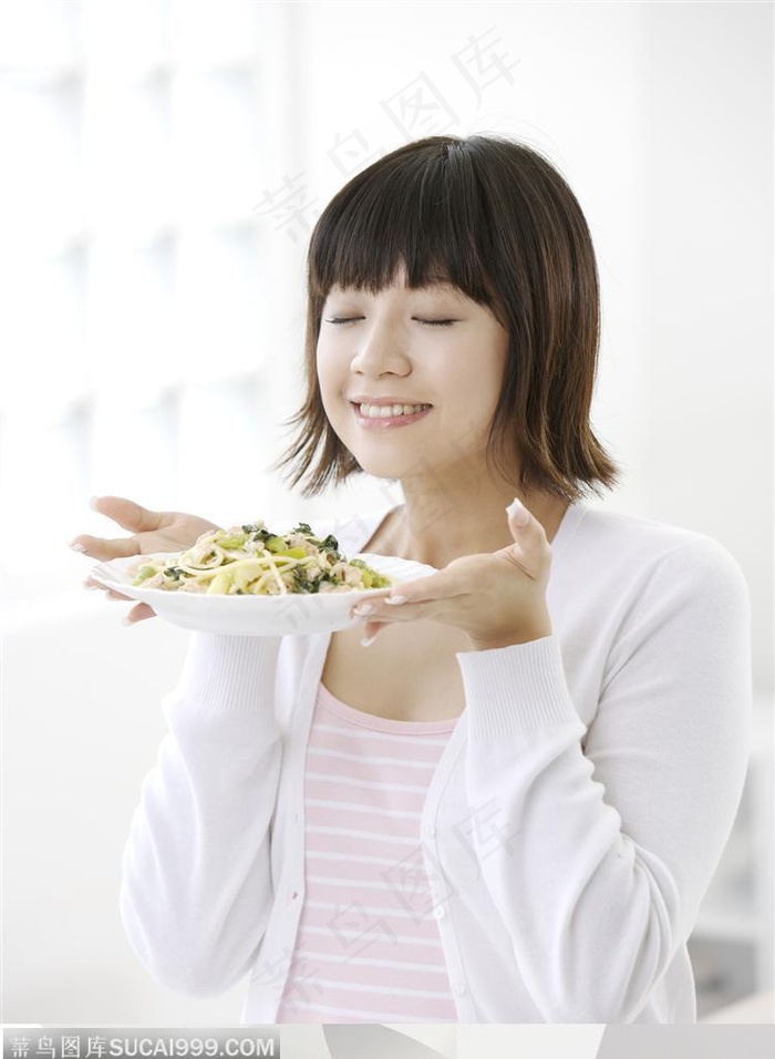 美食制作-闻着做好食物美女