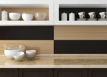 厨房里的碗与杯子等餐具图片