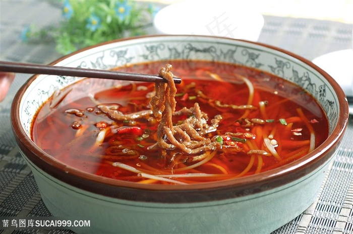 巴蜀牛柳粉中华美食摄影图