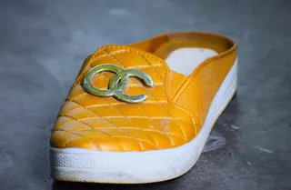 黄色香奈儿品牌鞋图片